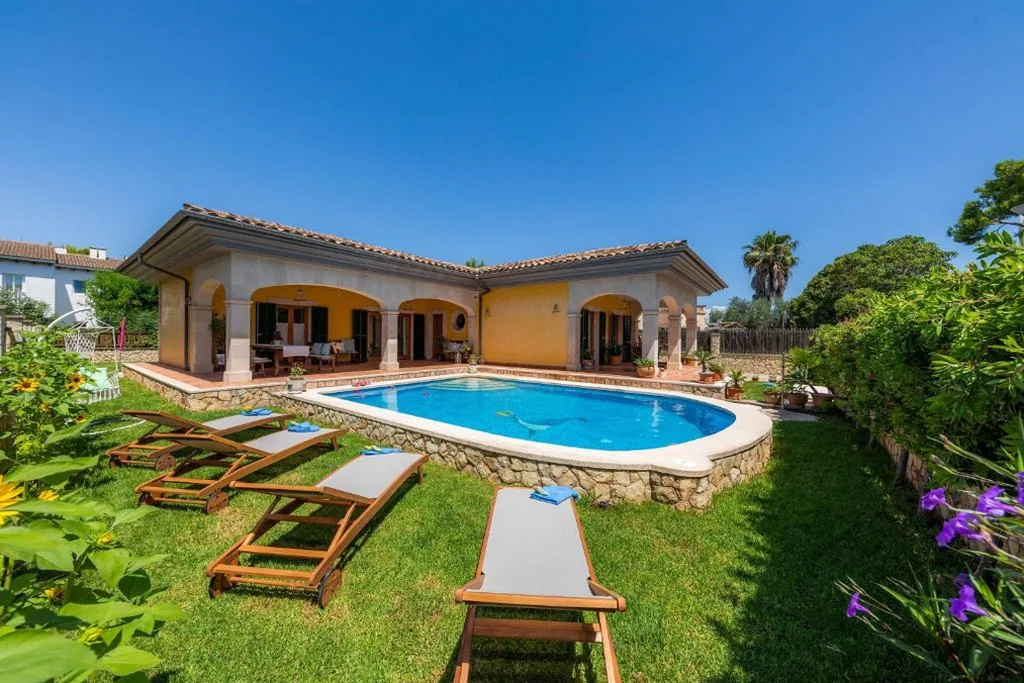Villa con vistas al jardín — Ca Na Rosa