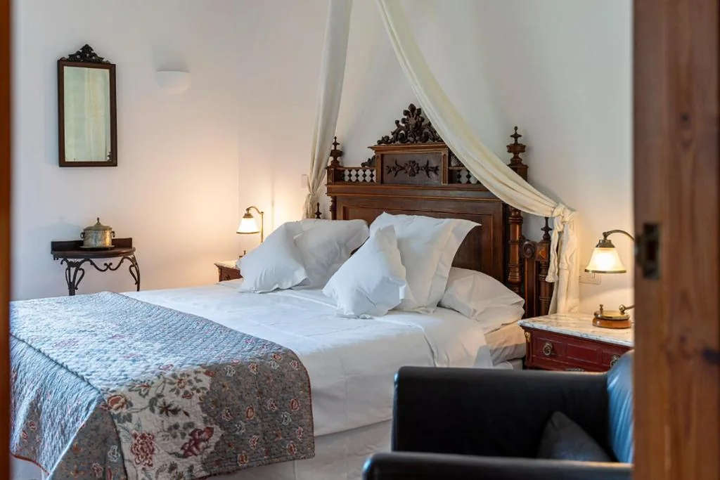 Chambre Double Supérieure avec vue sur les montagnes — Ca's Xorc - A Country Hideaway - Adults Only