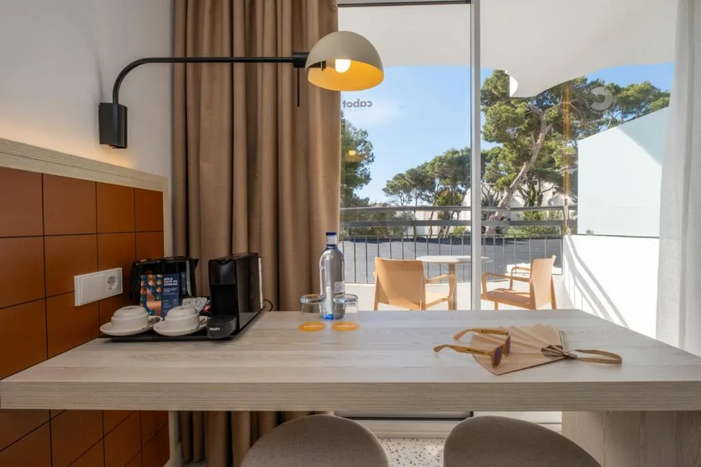Twin Room with Sea View — Cabot Cala Ferrera