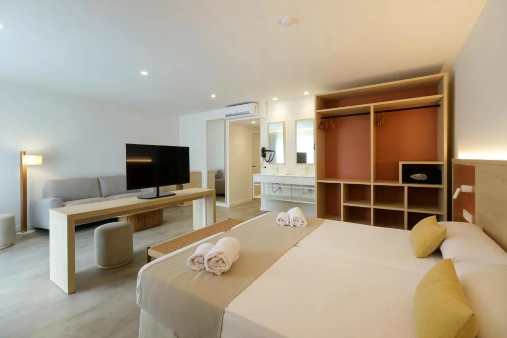 Junior Suite — Cabot Cala Ferrera