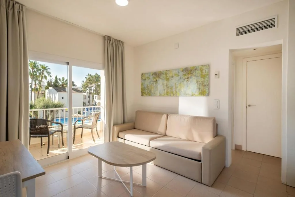 Apartamento de 1 dormitorio con vistas a la piscina — Cabot Club Torreblanca