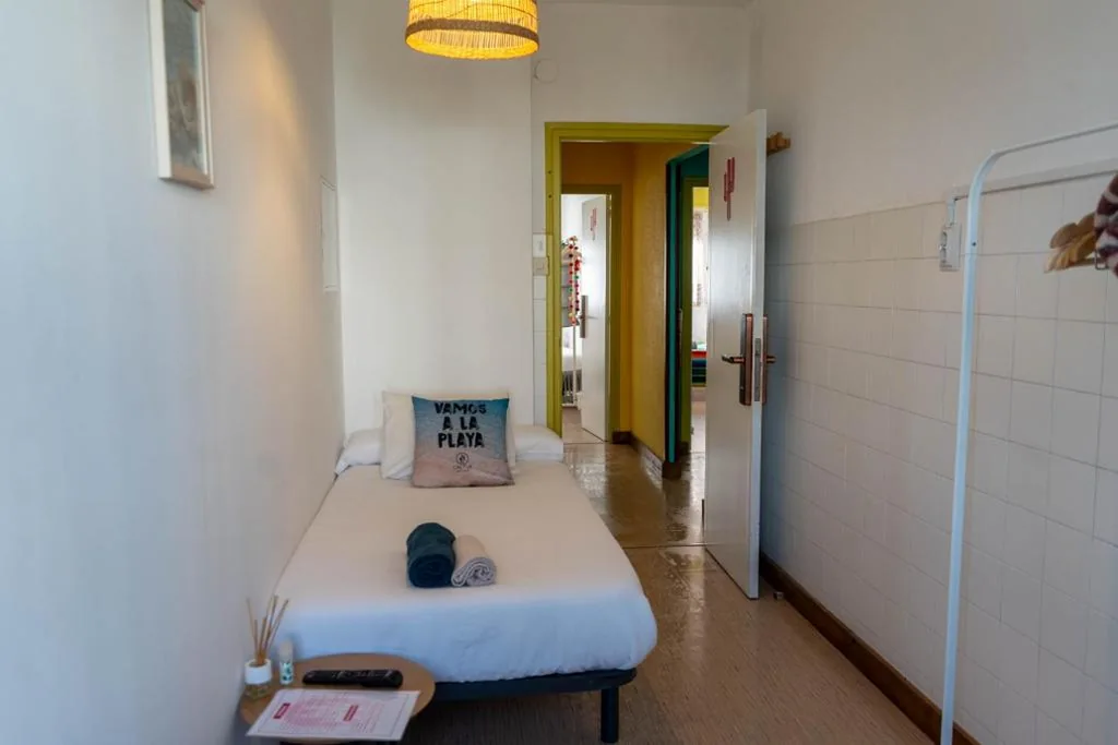 Quarto Individual com casa de banho partilhada — Cactus by Arenas