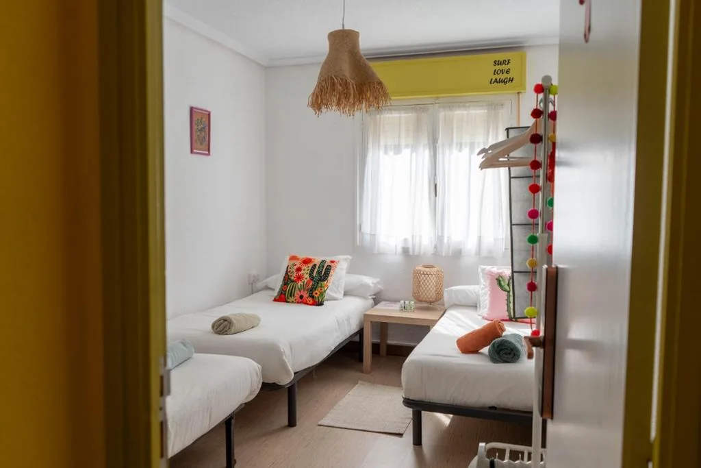Quarto Triplo com casa de banho partilhada — Cactus by Arenas