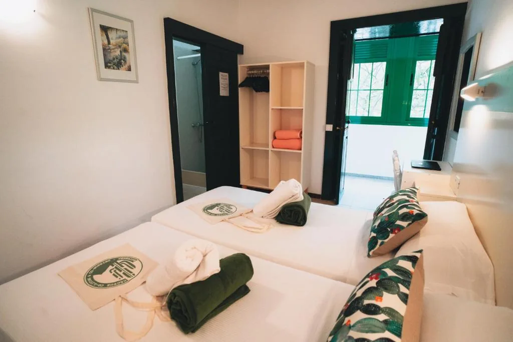 Habitación Doble con baño privado - 2 camas — Cactus Coliving