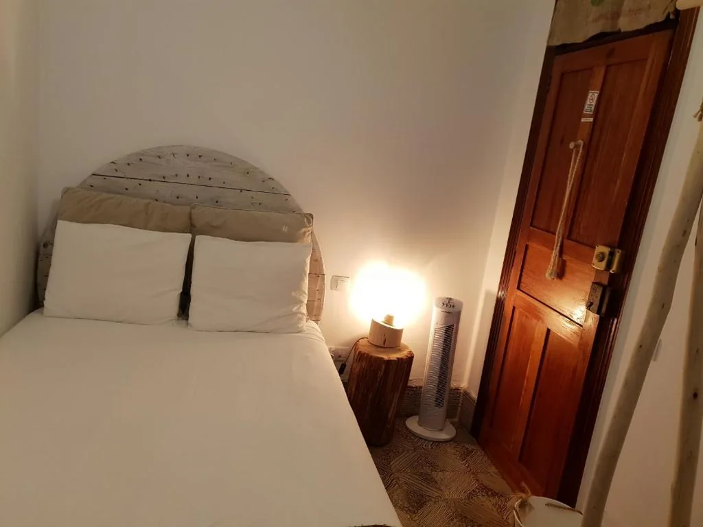 Habitación Doble con baño compartido — Cactus Host