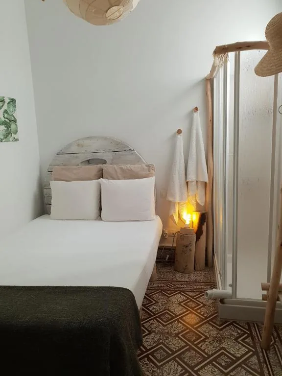 Habitación Doble Estándar con baño compartido — Cactus Host