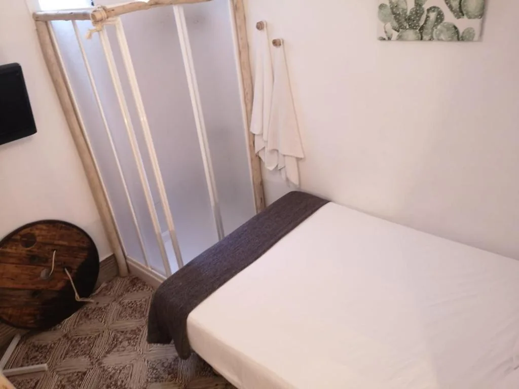 Habitación Doble Estándar con baño compartido — Cactus Host