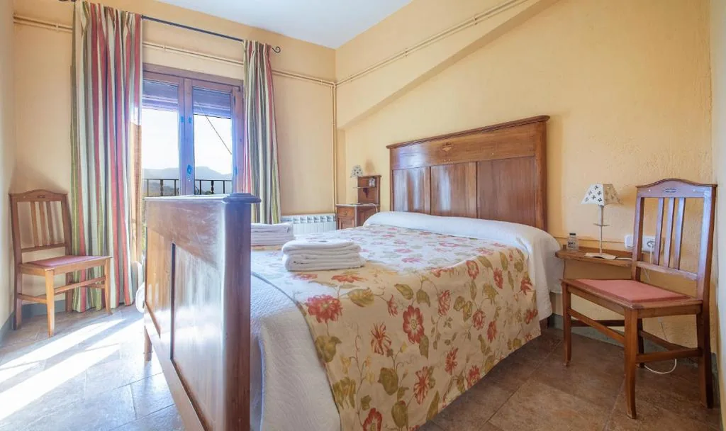 Quarto Deluxe — Cal Giral II