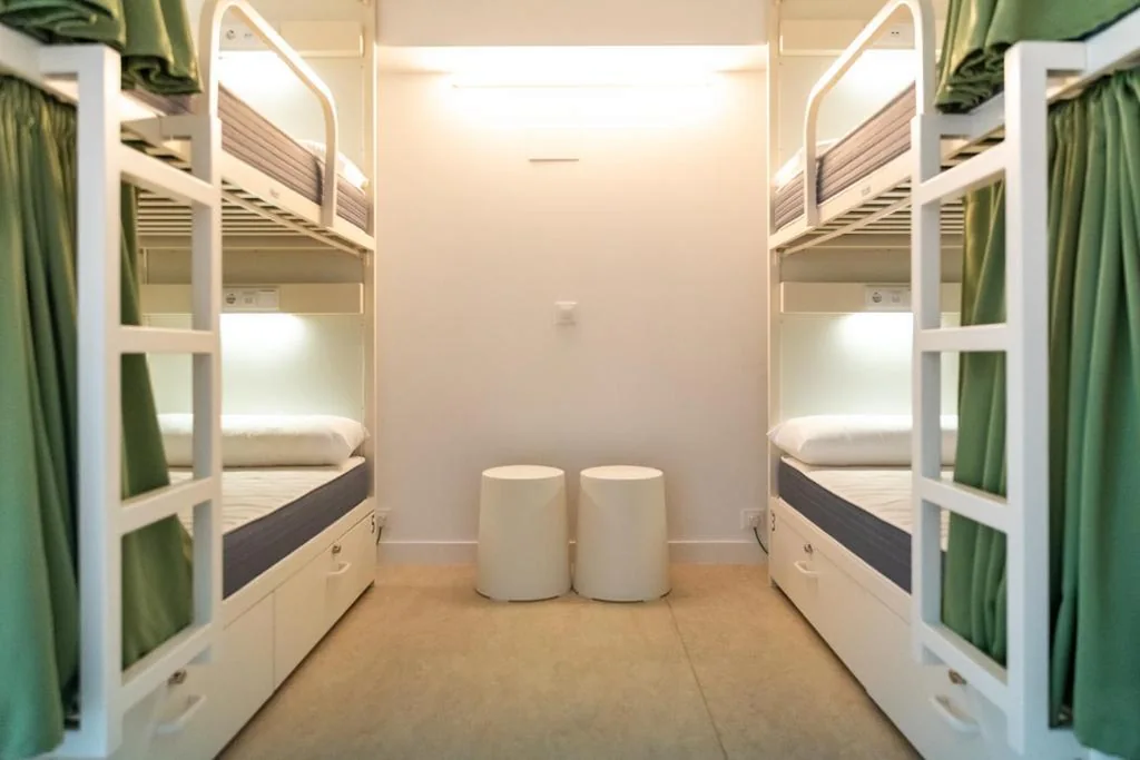 Beliche em quarto partilhado misto — Cal Maco Alberg i centre de visitants