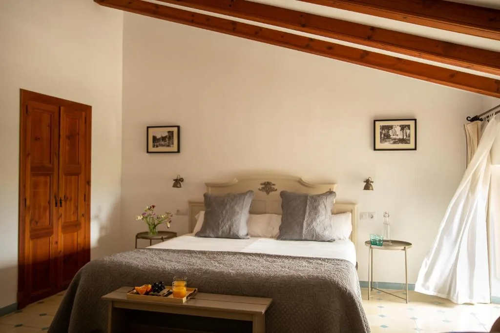 Habitación Doble con bañera - 2 camas — Cal Secretari Vell - Turismo de Interior