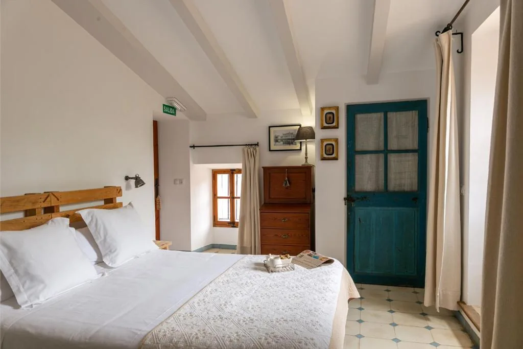 Habitación Doble con terraza — Cal Secretari Vell - Turismo de Interior