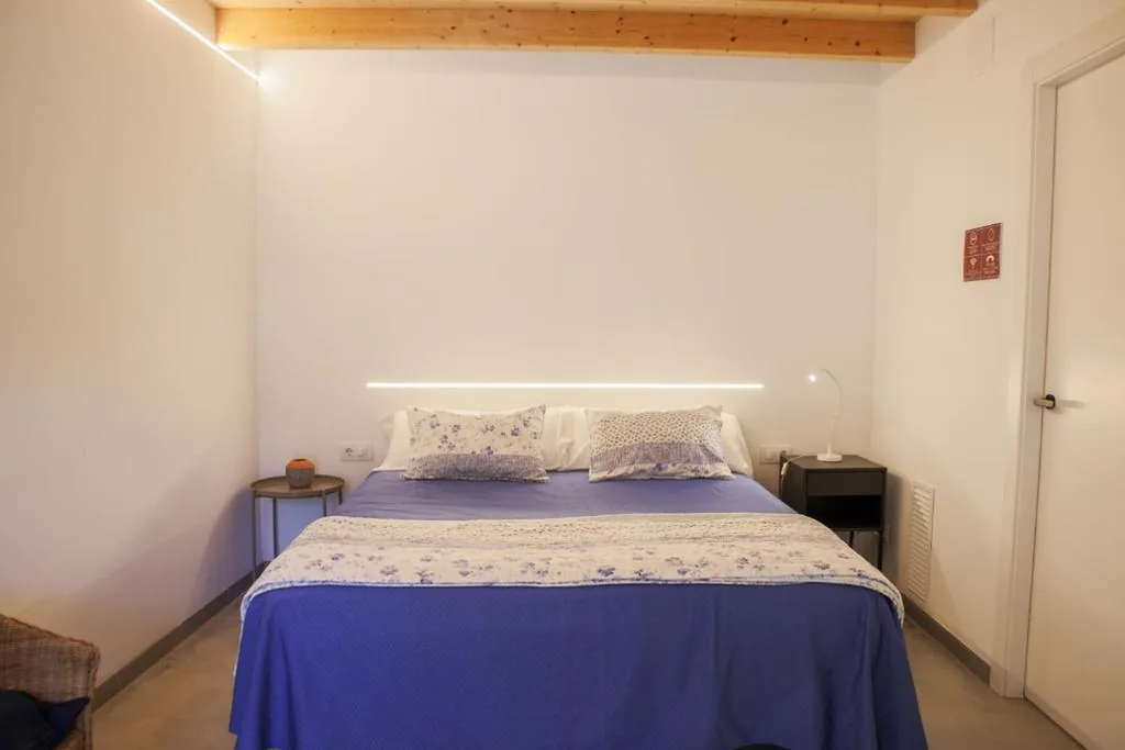 Habitación Triple con baño privado — Cal Teixidor