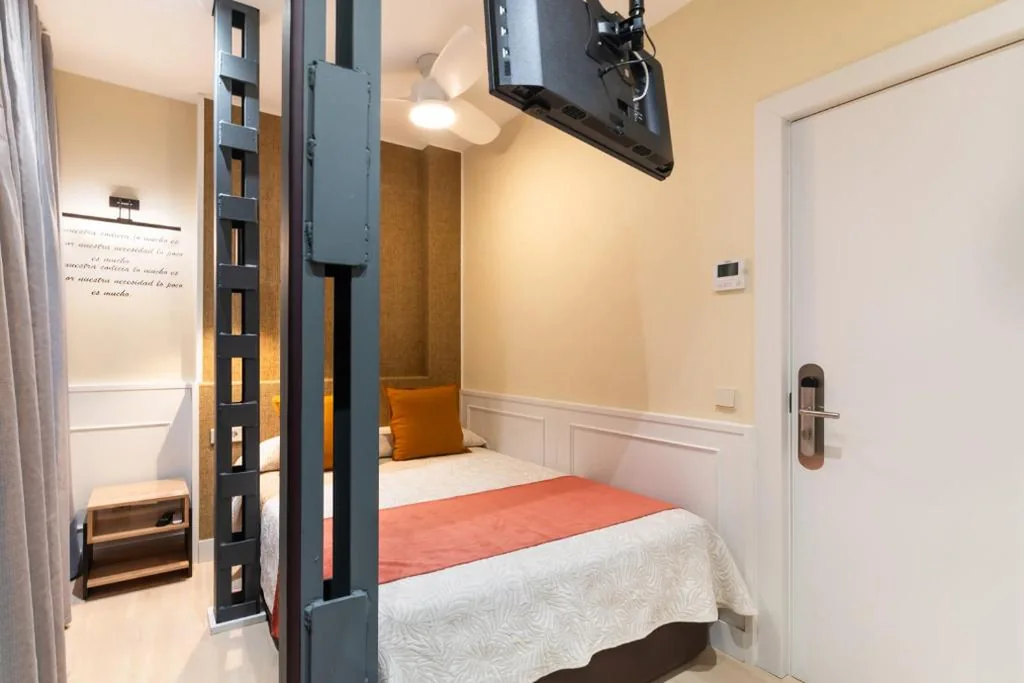 Chambre double avec patio — Cálamo Guesthouse