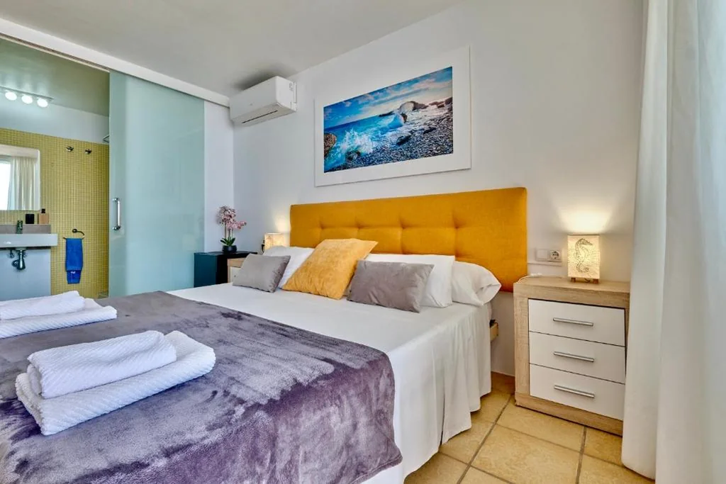Habitación Doble con balcón y vistas al mar — Calatabarca B&B