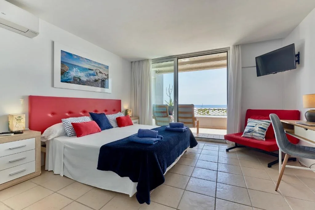Habitación Doble con balcón y vistas al mar — Calatabarca B&B