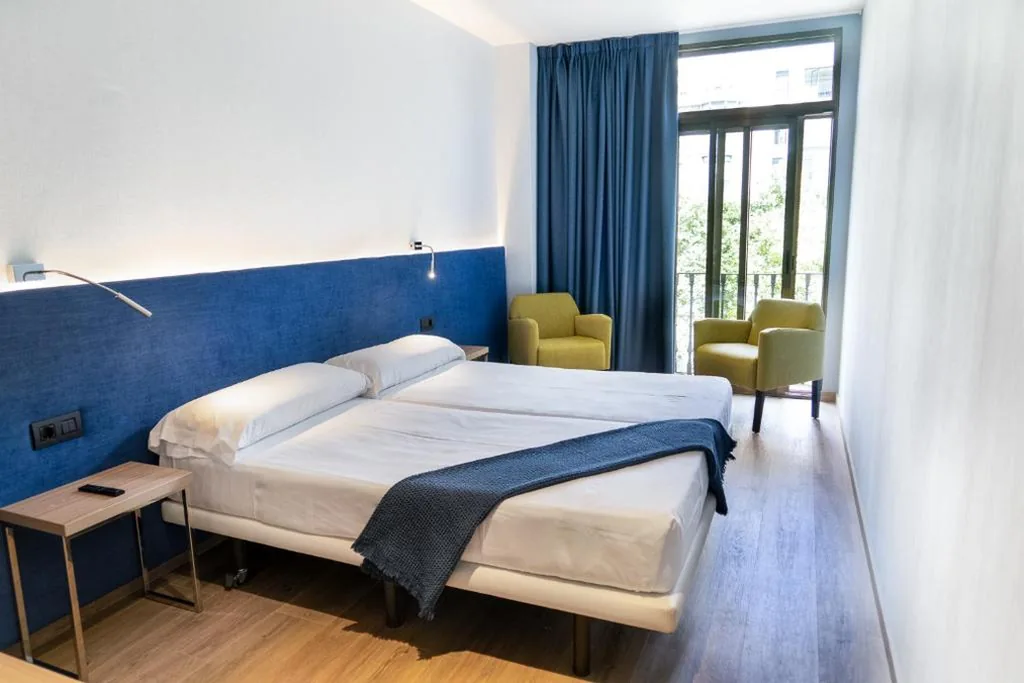 Dreibettzimmer — Caledonian