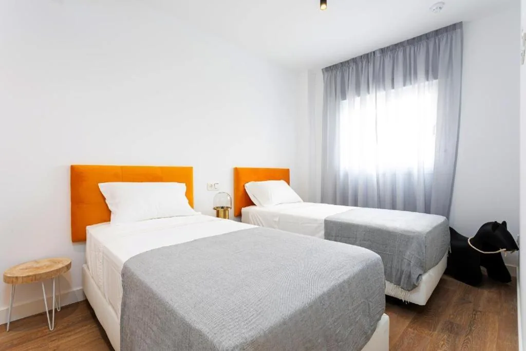 Apartamento Superior de 2 dormitorios con terraza — Caleyro Boutique Apartments - "Parking incluido"