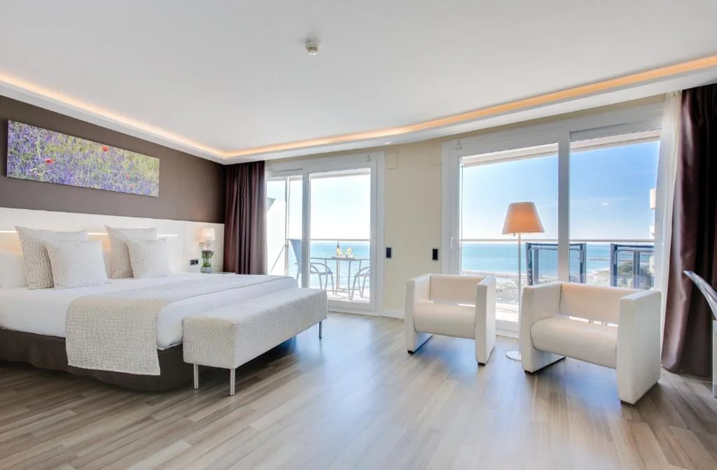 Suite Junior con vistas laterales al mar (2 adultos) — Calipolis