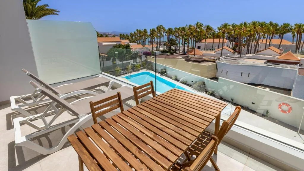 海景公寓 — Calm Beach Apartments