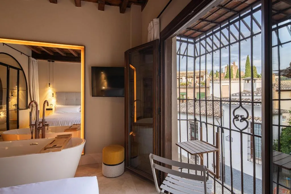 Deluxe-Apartment mit 1 Schlafzimmer und Stadtblick — Calm Suites Babole