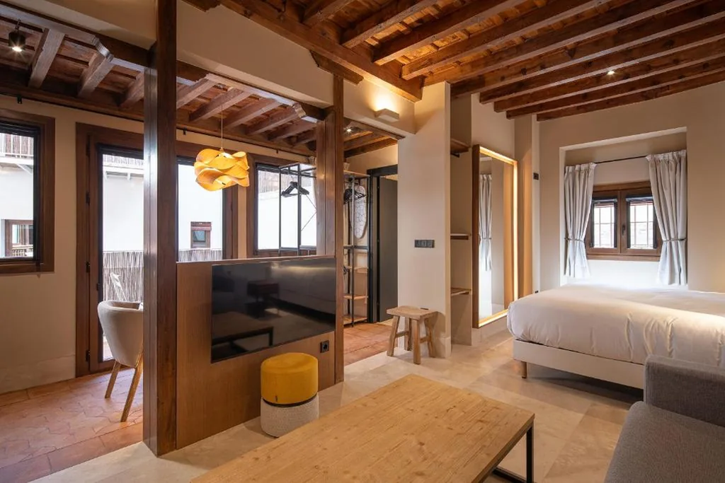 Deluxe-Studio mit großem Doppelbett — Calm Suites Babole
