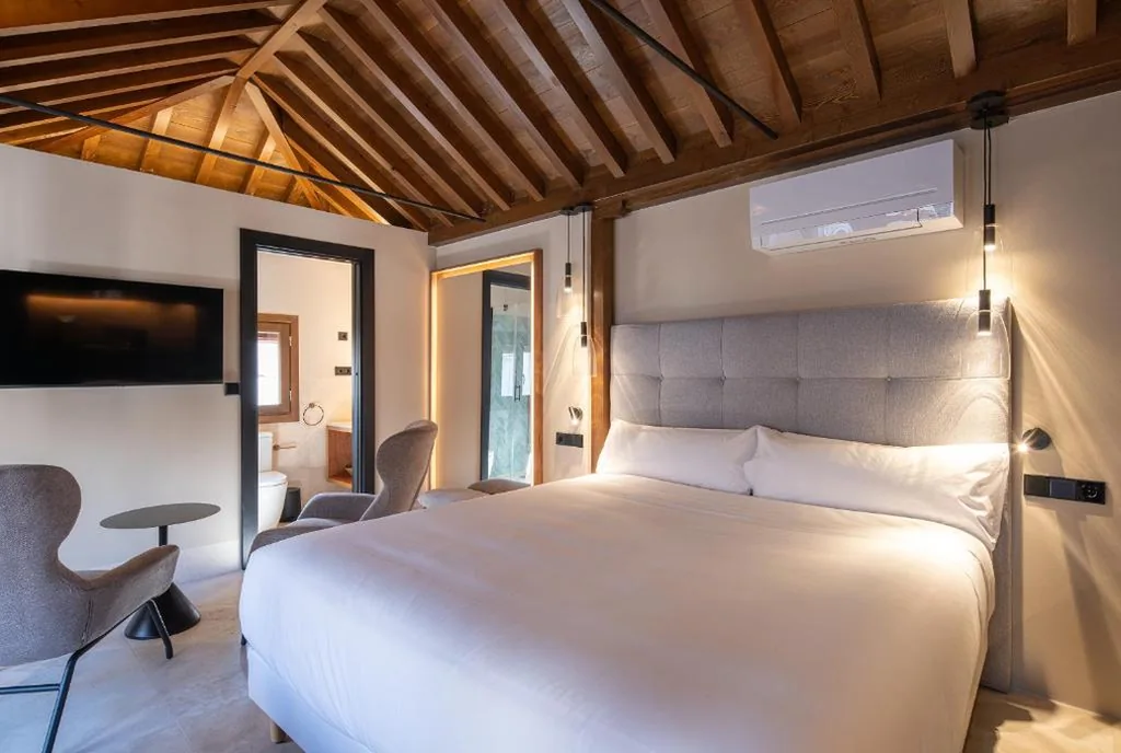 Deluxe-Studio mit großem Doppelbett — Calm Suites Babole
