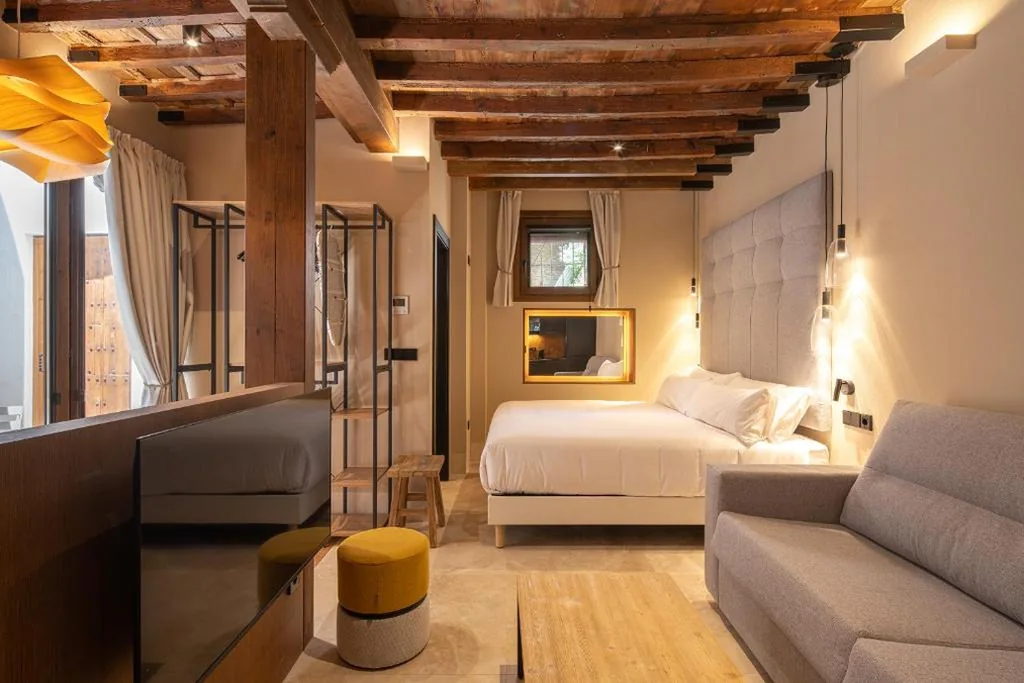 Deluxe-Studio mit großem Doppelbett — Calm Suites Babole