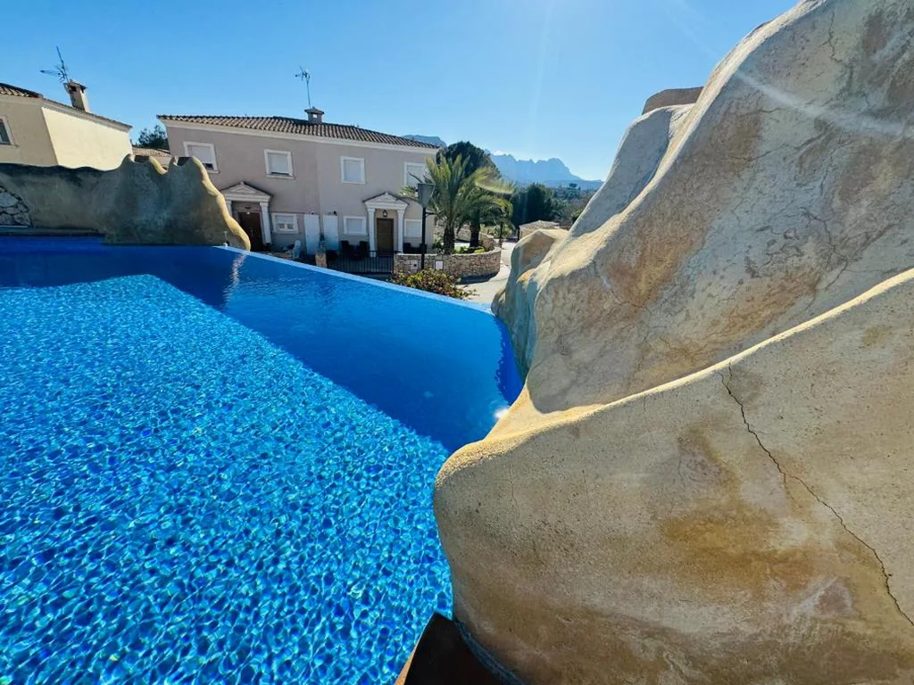 Casa de 3 dormitorios — Calpe Casa adosada entorno playa y montaña tranquilidad relax jacuzzi piscina wifi aire jardin barbacoa y parking