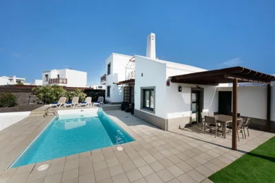 Camelot Holiday Homes by LIVVO — photo 9