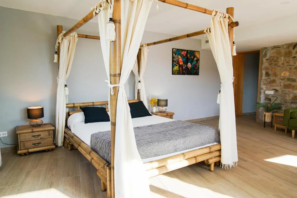 Habitación Cuádruple con terraza — Camí Romà