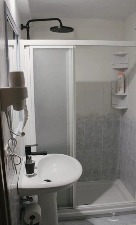 Habitación Doble con baño compartido - 2 camas — Caminante