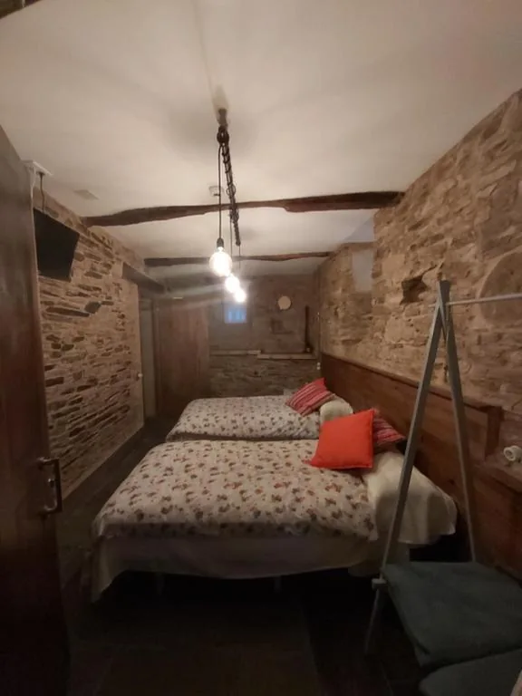 Habitación Doble con baño privado - 2 camas — Camino de Estrellas Mondoñedo Lugo