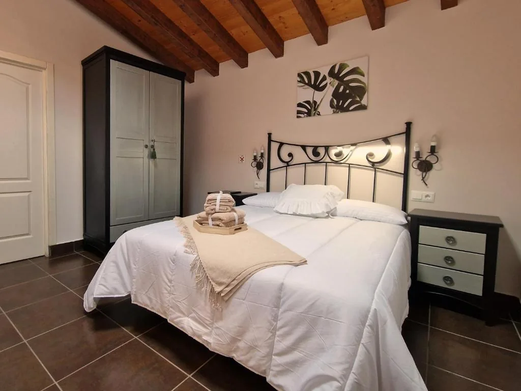 Habitación Doble con baño privado — Camino del Norte Santillana del Mar