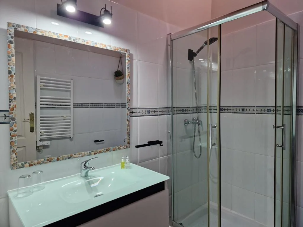 Habitación Doble con baño privado — Camino del Norte Santillana del Mar