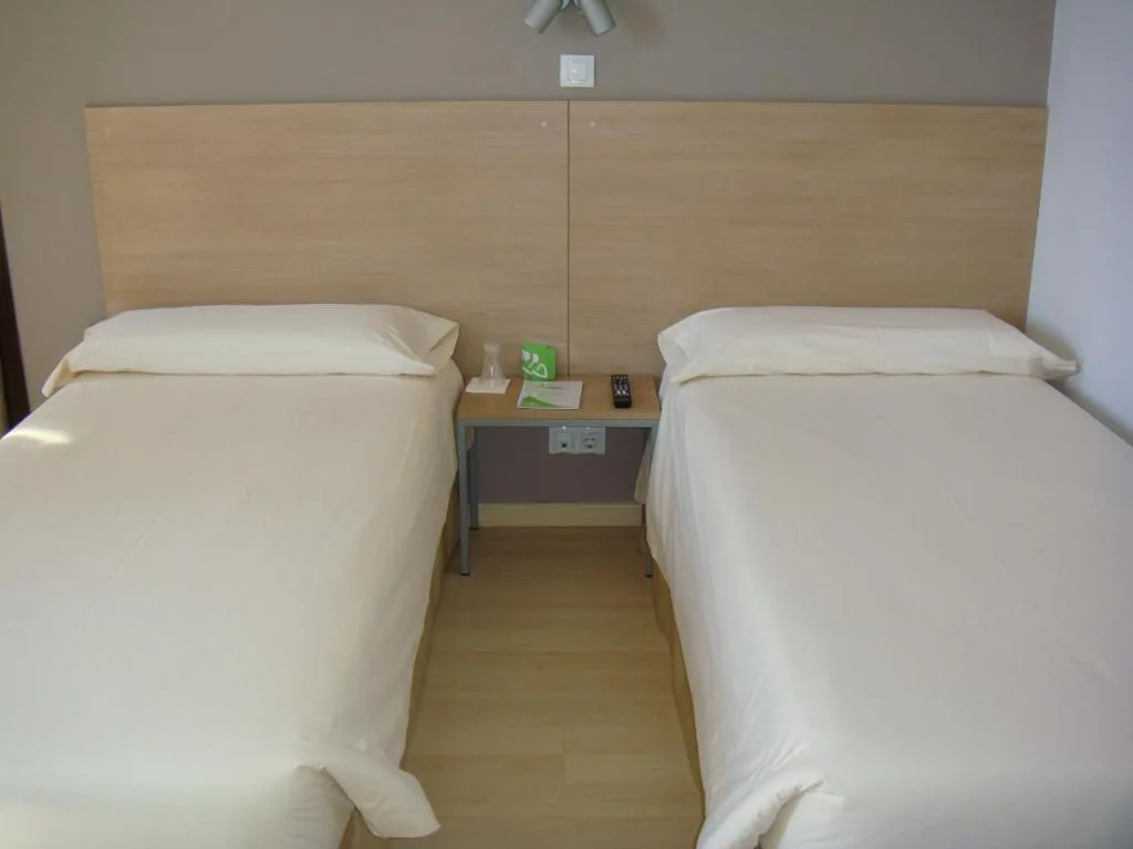 5名用ファミリールーム（大人5名） — Campus Cerdanya
