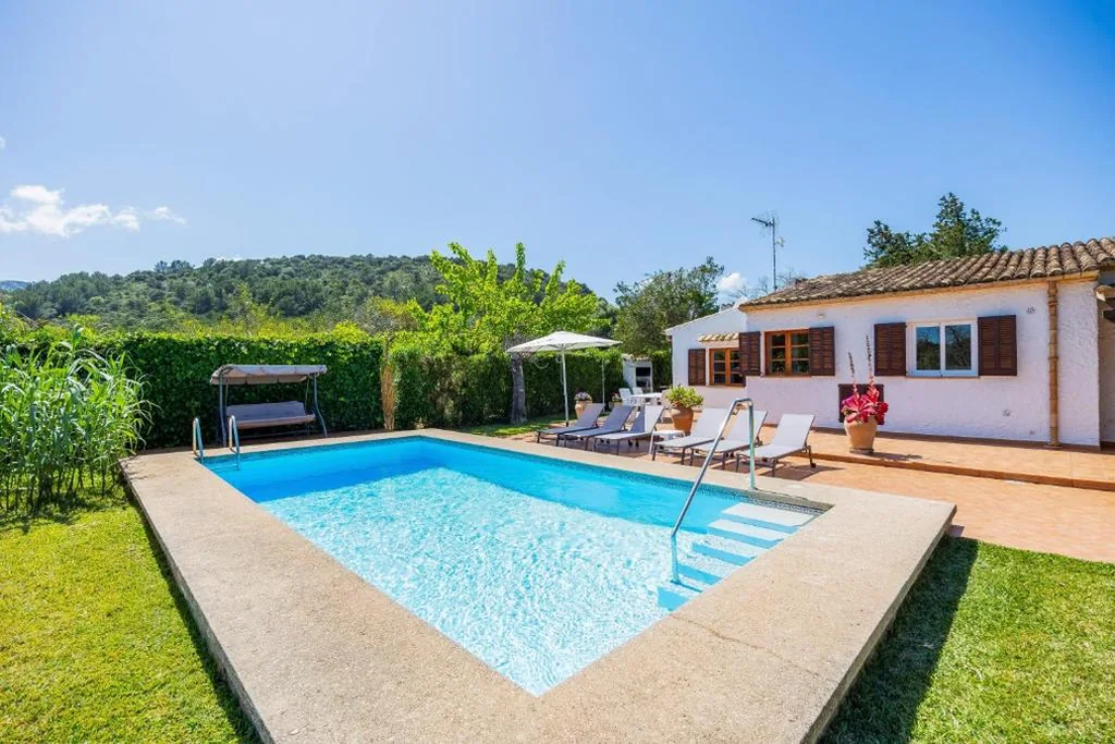 Villa mit Gartenblick — Can Amer