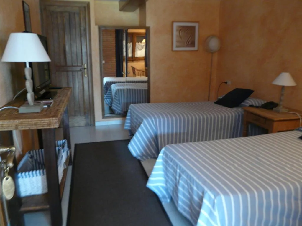 Doppelzimmer mit Poolblick — Can Barrina