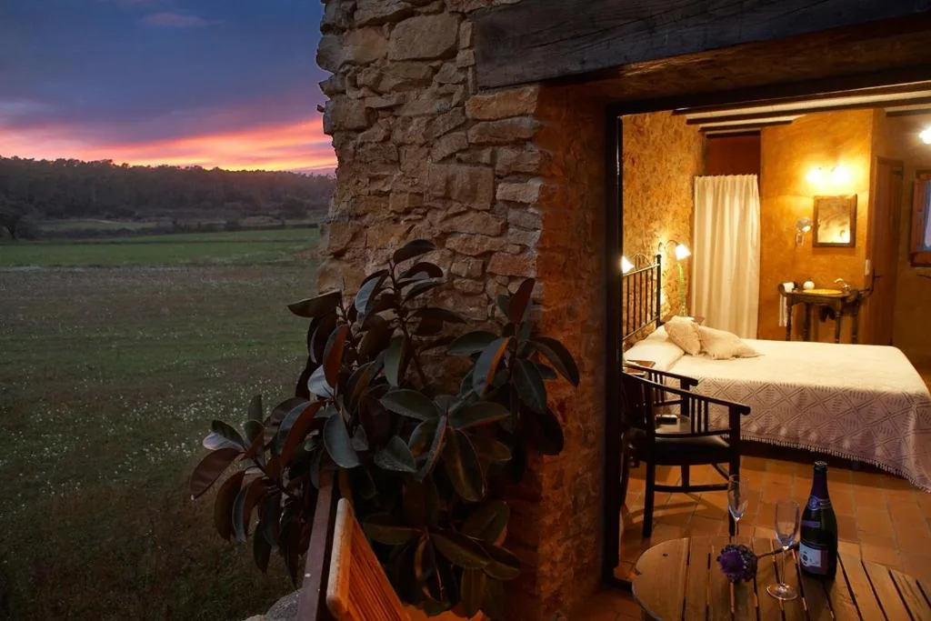 Habitación Doble Superior (2 adultos) — Can Barrull-Costa Brava-Emporda