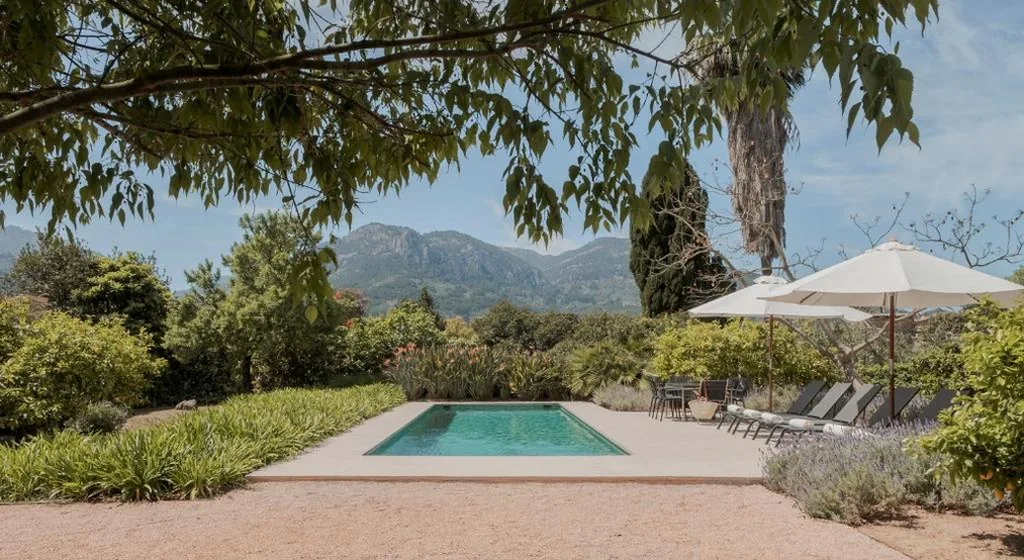 Villa con piscina privata — Can Busquera