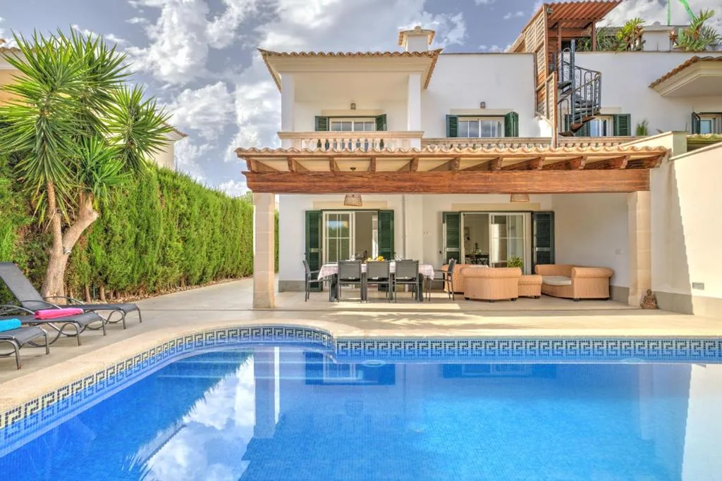 Casa — Can Caldero by Rentallorca