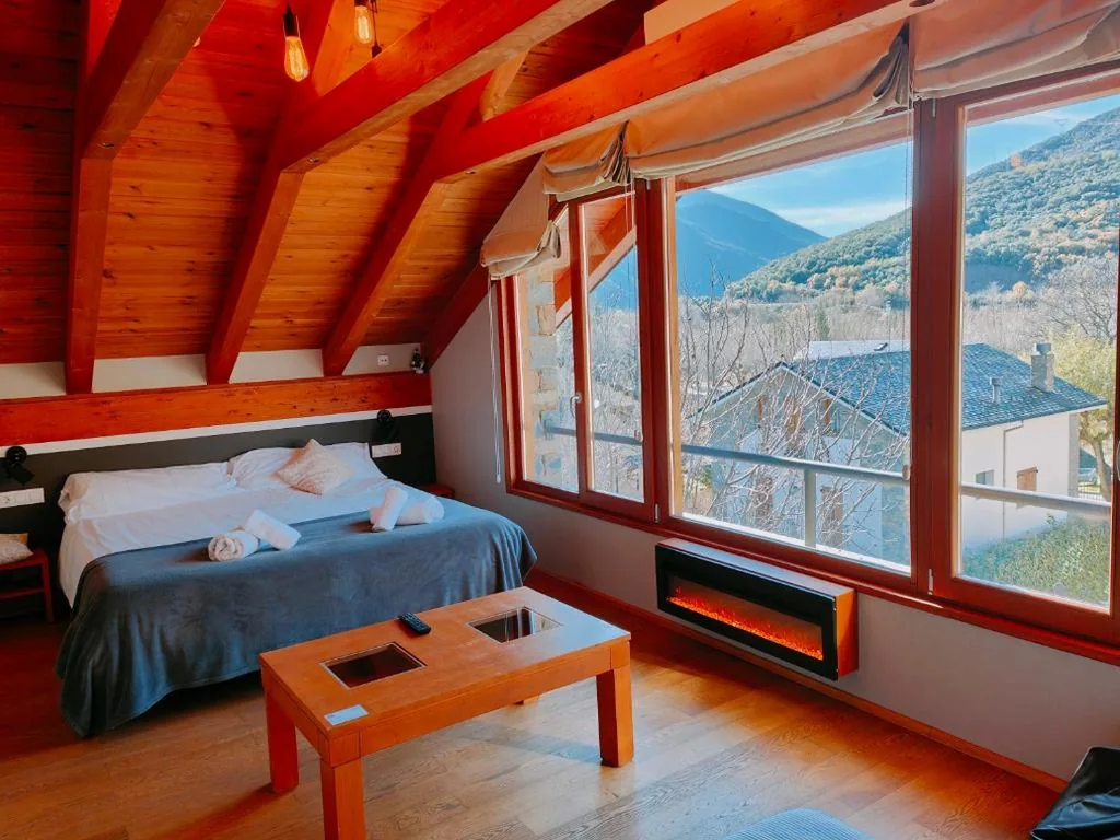 Superior-Suite mit extragroßem Bett — Can Congost