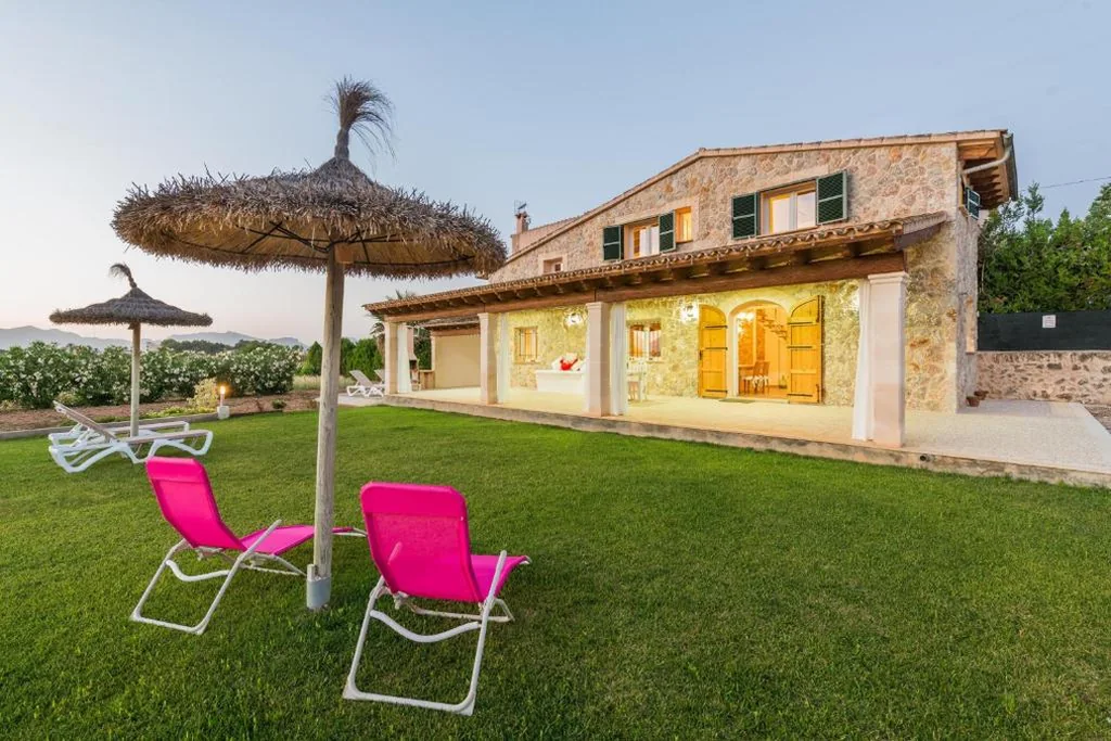 Villa mit Gartenblick — Can Ferrer