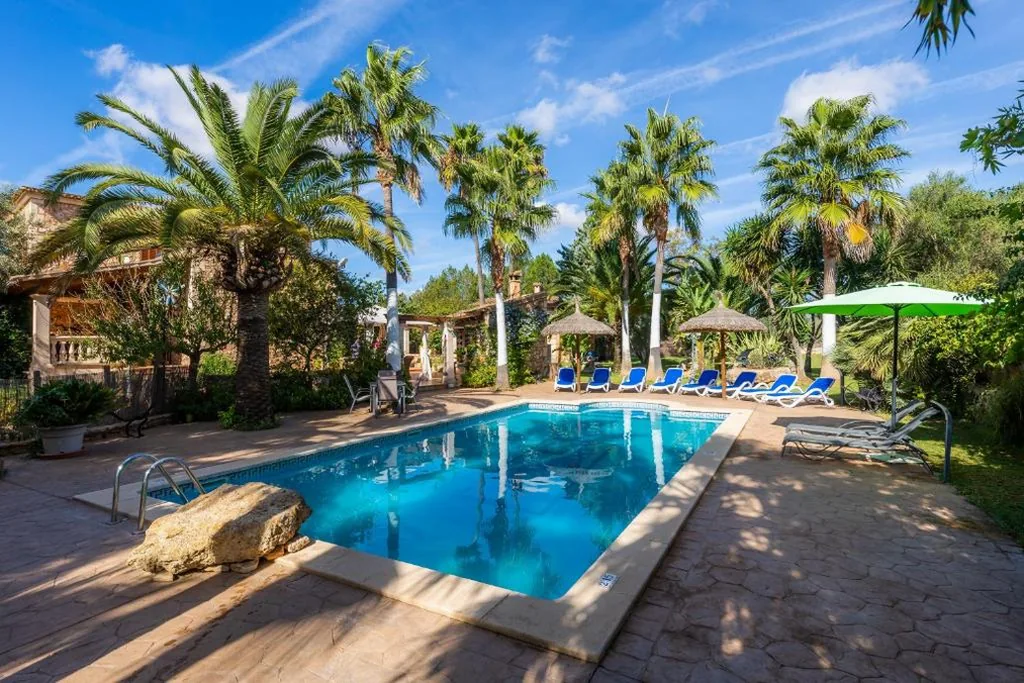 Villa — Can Lopez Vara