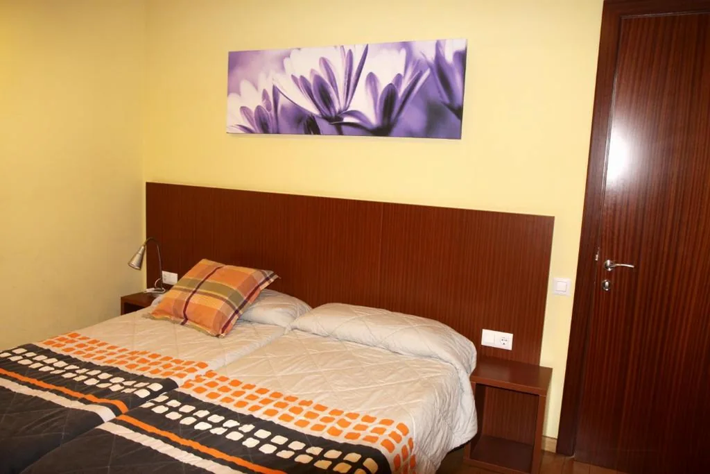 Zweibettzimmer mit Poolblick — CAN MENCIÓ - Les Costes
