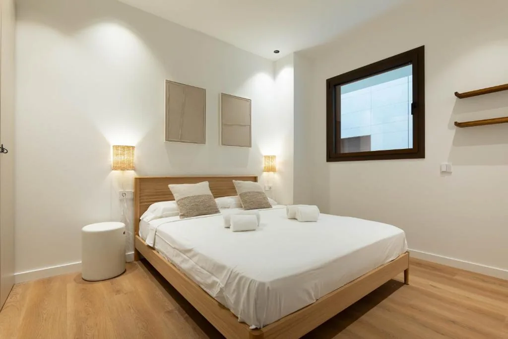Appartamento con una camera da letto, vista sulla piscina e letto matrimoniale — Can Milà Apartments Sitges