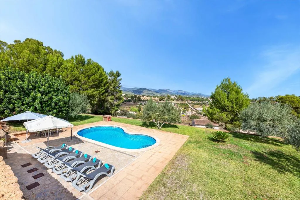 Villa with Garden View — Can Mirló