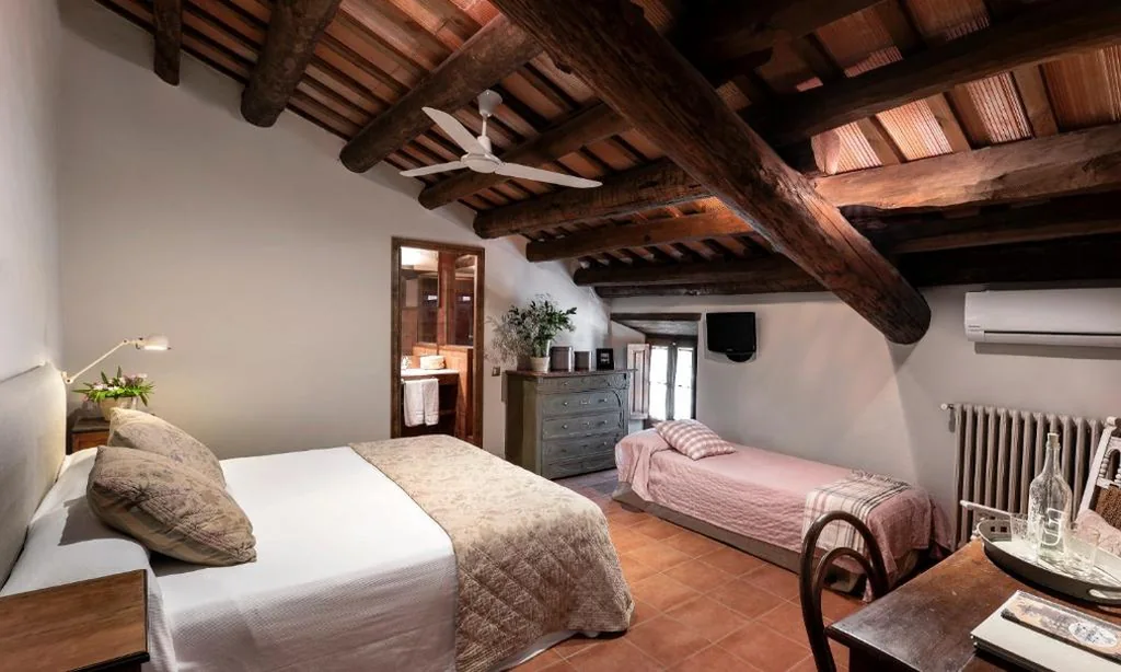 Tweepersoonskamer met 1 extra bed — Can Mora de Dalt