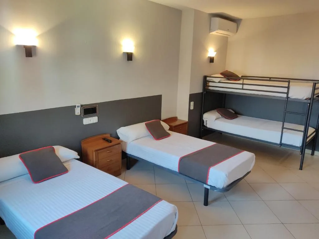 Habitación Cuádruple Estándar — Can Peixan