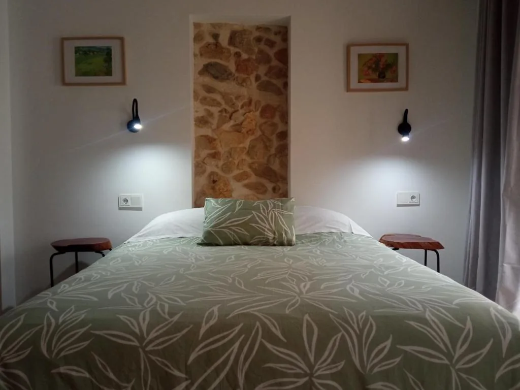 Camera doppia con balcone — Can Perles casa rural