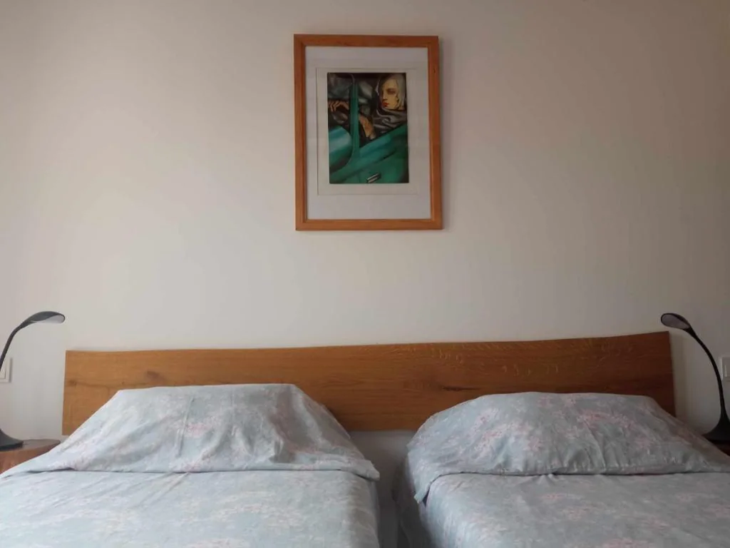 Camera tripla con balcone — Can Perles casa rural